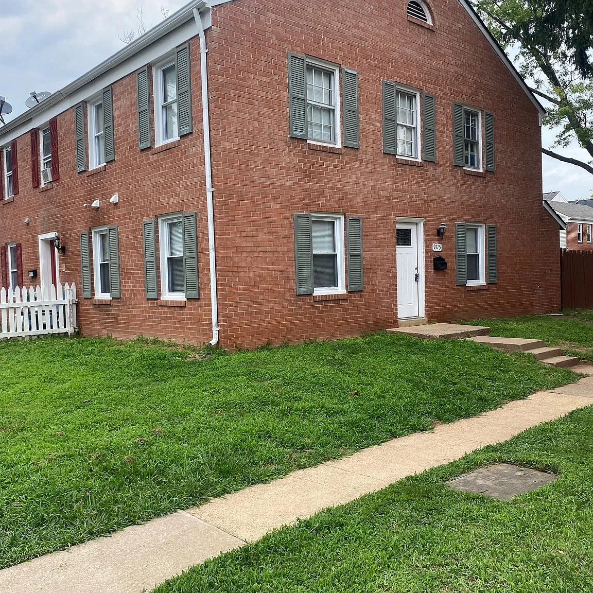 3 bed, 2.5 bath, 1242 sqft, $2,200 — Photo 1