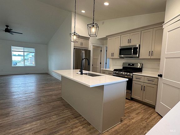 3rd image of 422 Brentwood Dr