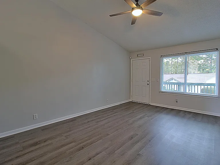 910 Brett Dr #132 — Photo 5
