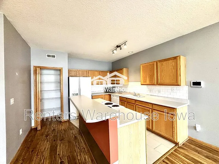 950 67th St #410 — Photo 11