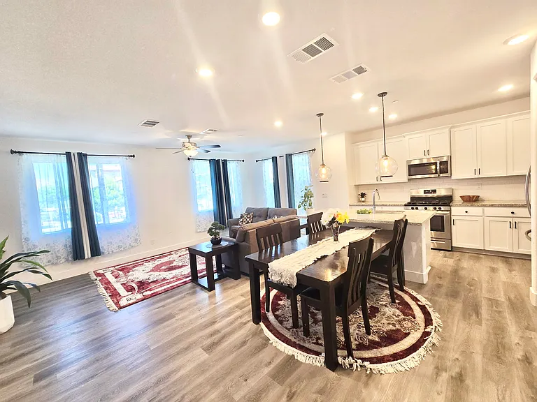 2137 Hunt St — Photo 6
