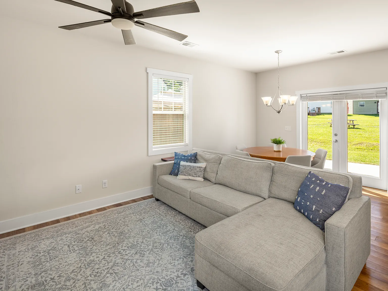 4 bed, 2.5 bath, 1784 sqft, $2,500 — Photo 4