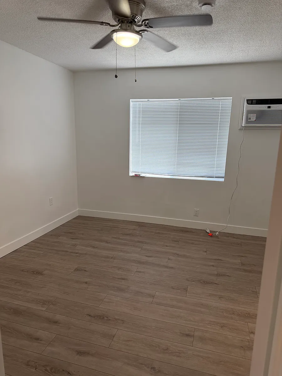 Building Photo - 4636 Gleason St #1/2