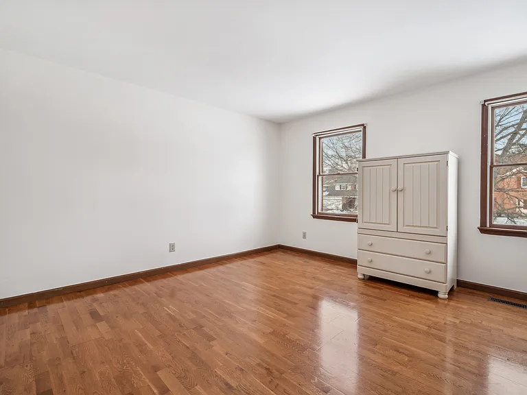 7489 Fitzroy Ct — Photo 33