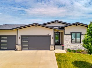 1290 S Radley St, West Des Moines, IA 50266