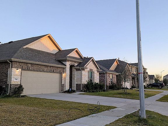 3rd image of 7706 Royal Oasis Ln