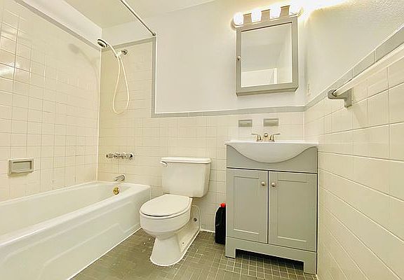 5th image of 13935 35th Ave APT 4E