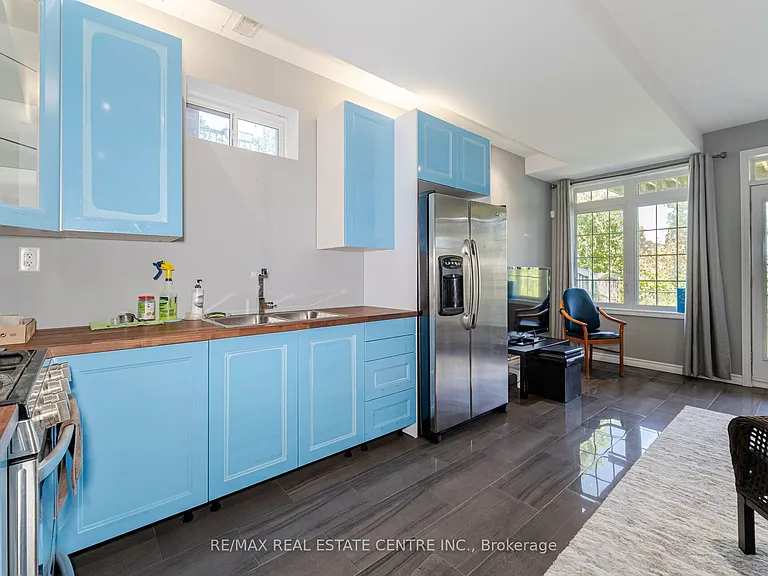 34 Alex Campbell Cres — Photo 36