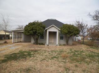 303 W D Ave, Cache, OK 73527