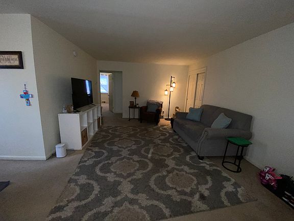 4th image of 16 Midland Rd APT A