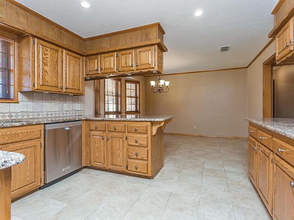 3rd image of 2616 Fir St