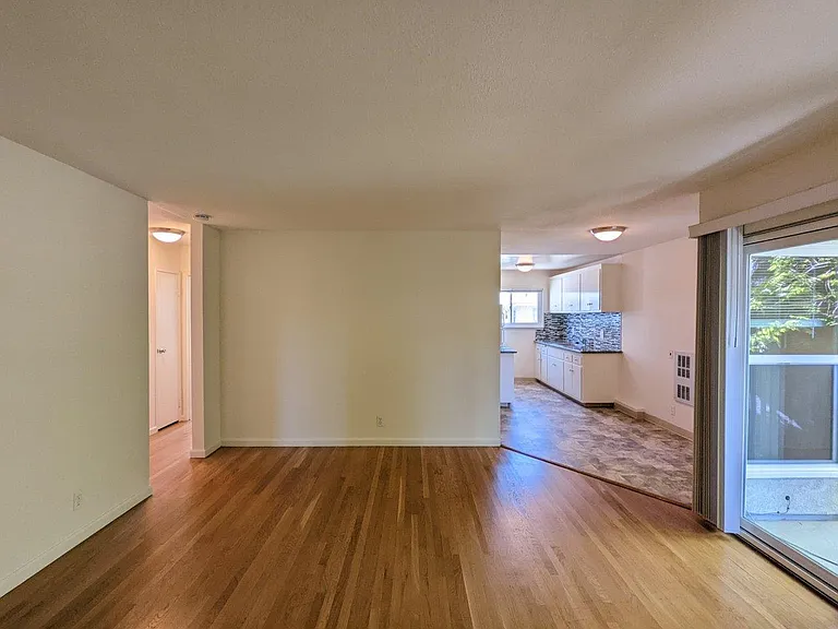 Vanguard Apartments — Photo 9