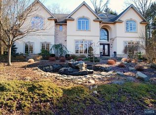 40 Kensington Ct, Norwood, NJ 07648