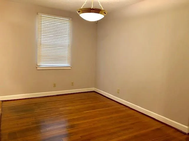 3 bed, 1.0 bath, 1080 sqft, $1,250 — Photo 4