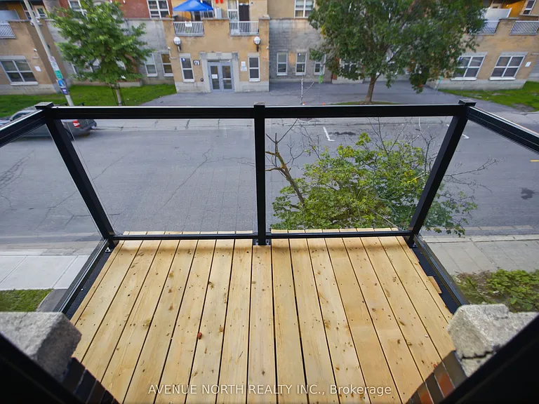 180 Clarence St #5 — Photo 17