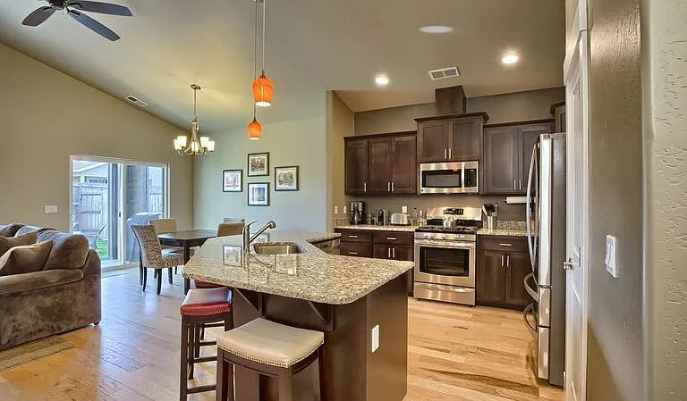 1061 Compton Way — Photo 5