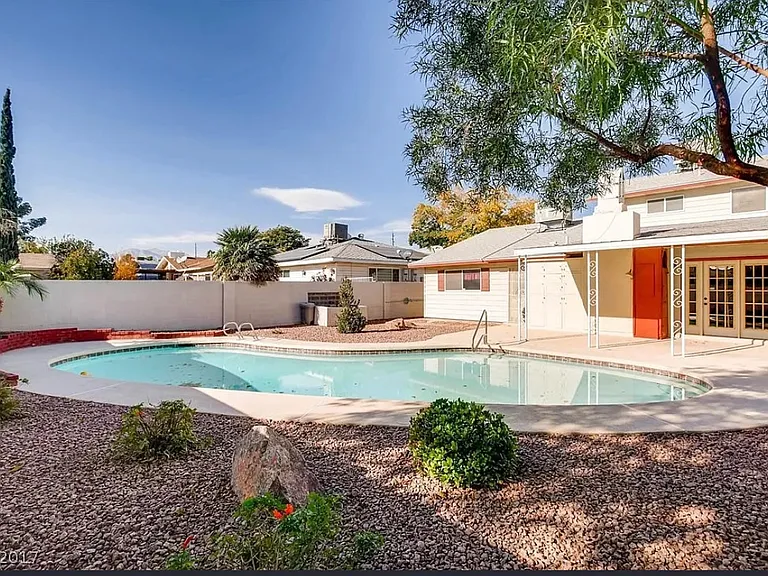 6913 Creekside Ln — Photo 4