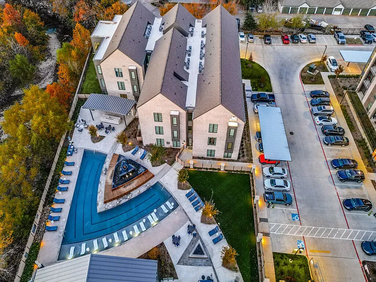 Lenox Lake Highlands — Photo 8