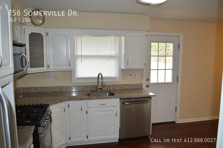 Beautifully 3 Bedroom in Upper St. Clair — Photo 4