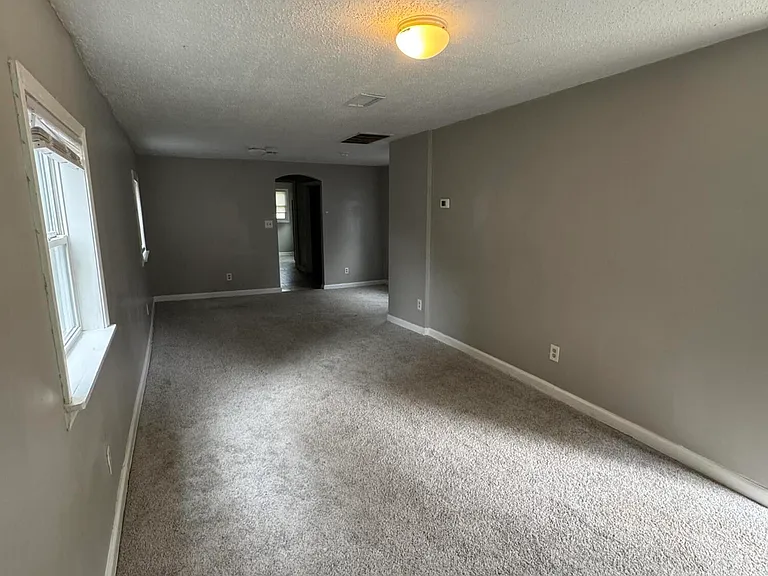 605 Harry St — Photo 3