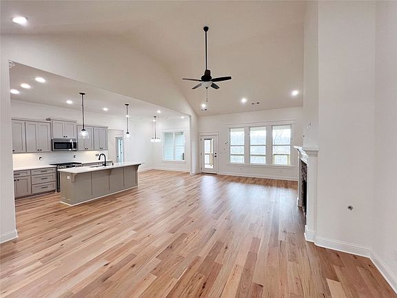 4th image of 226 Kinross Dr