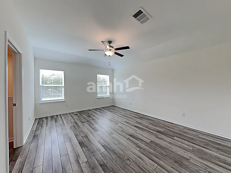 1138 Treeta Trl — Photo 8