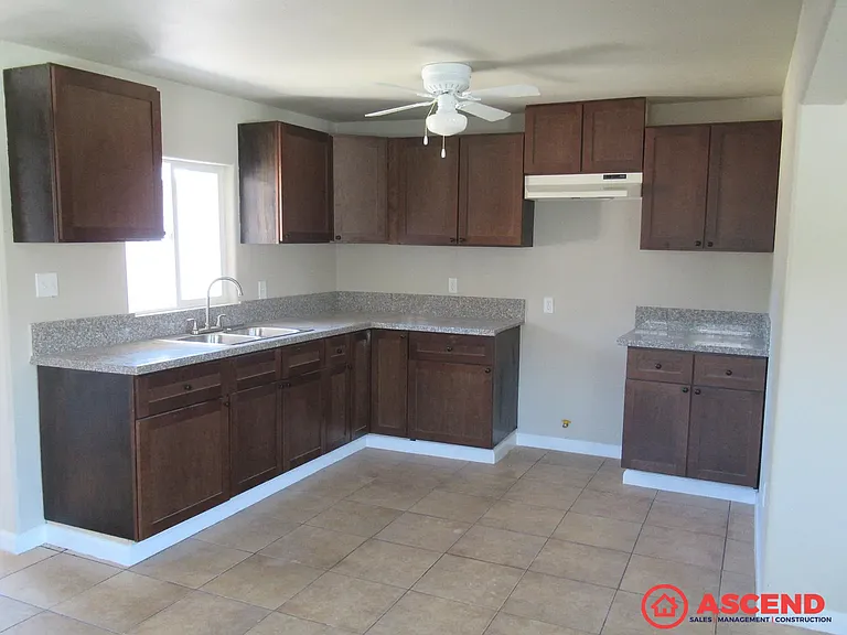 2329 Nelson St — Photo 3