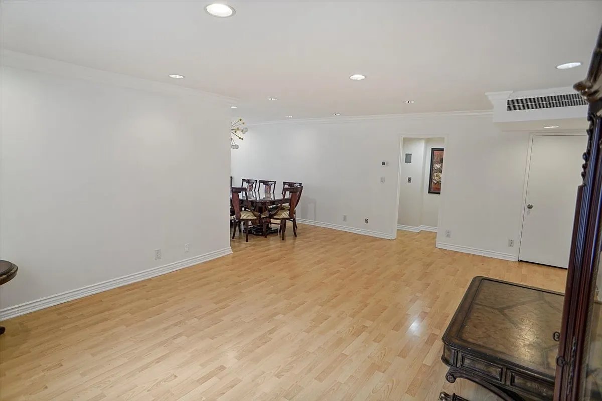 1 bed, 880 sqft, $2,400 — Photo 4