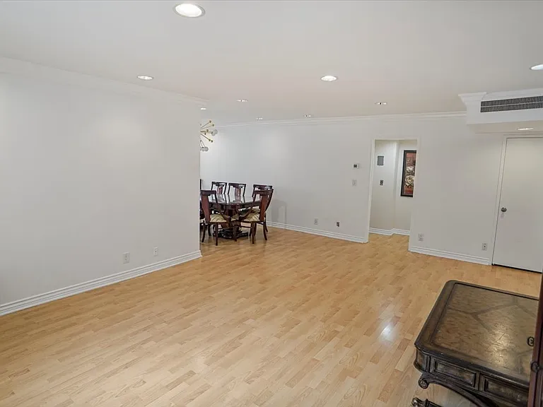 600 W Stocker St #316 — Photo 4