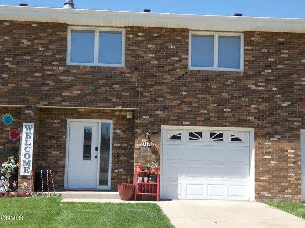 1066 Pleasant St #25, Bismarck, ND 58504