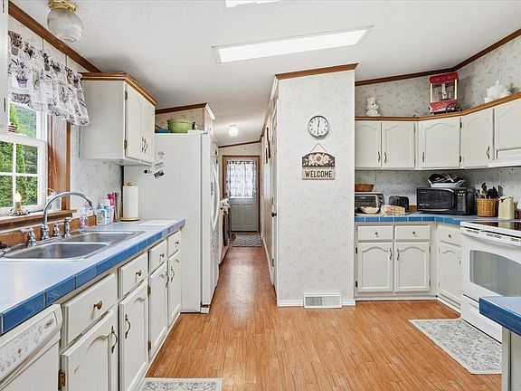 3rd image of 3348 Severance Hill Road