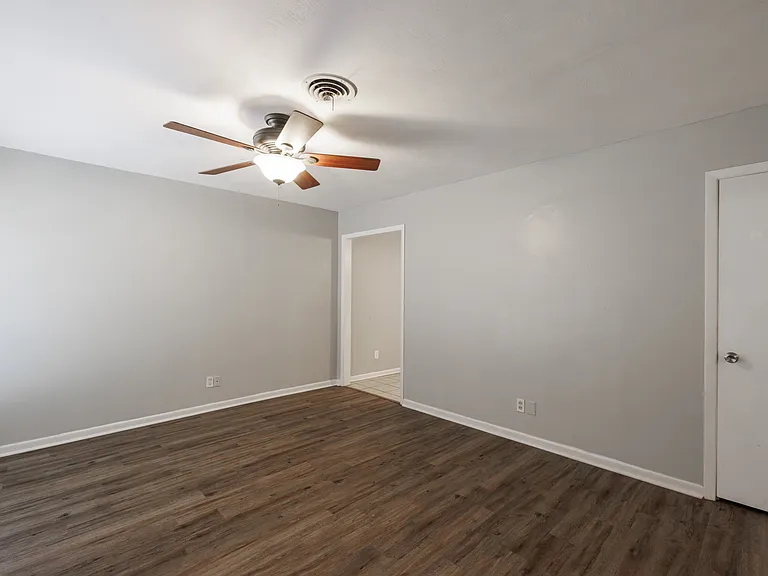 1217 Mimosa Dr — Photo 6
