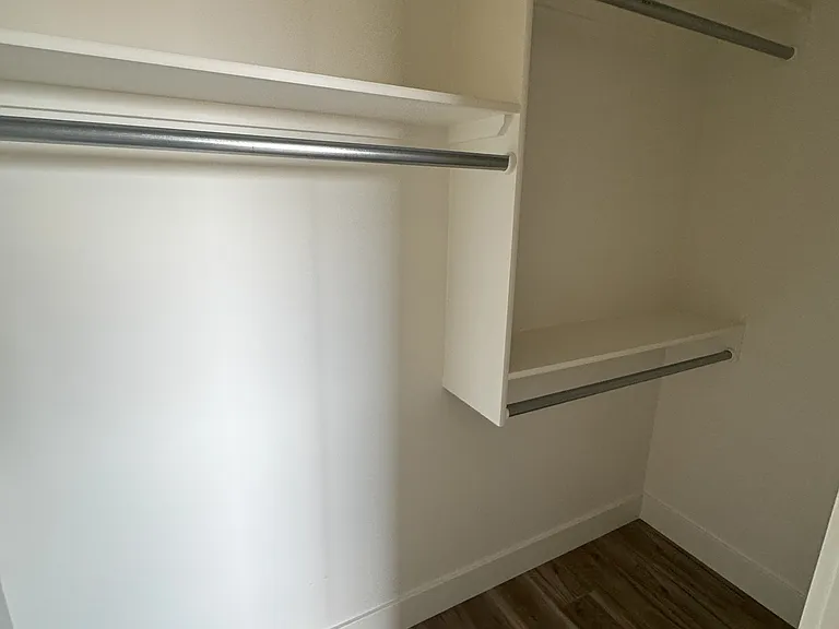 734 E Briarbrook Ct — Photo 5