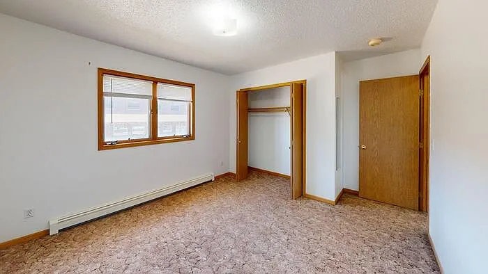 300 1st St NE #1 — Photo 5