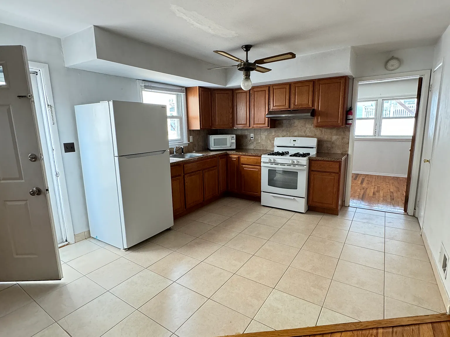 1 bed, 600 sqft, $1,600 — Photo 3