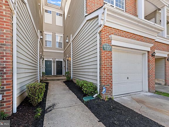 3rd image of 14707 Hampshire Hall Ct #204