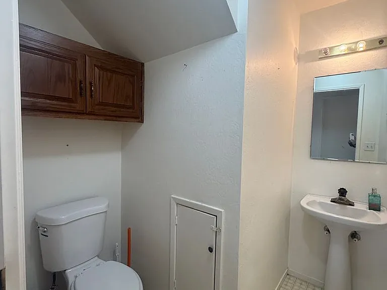 13810 Hutchings Ct — Photo 5