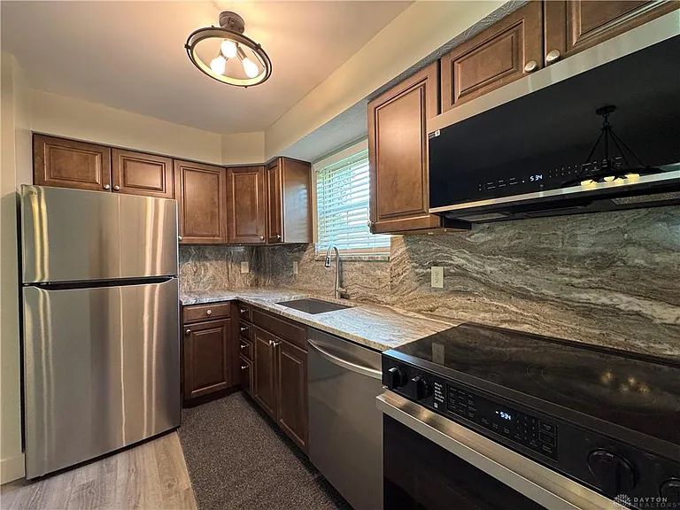 1250 Robbins Run Ct — Photo 6