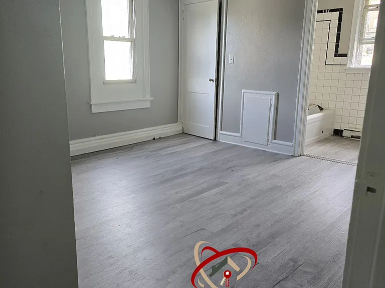 205 Monroe St #3 — Photo 4