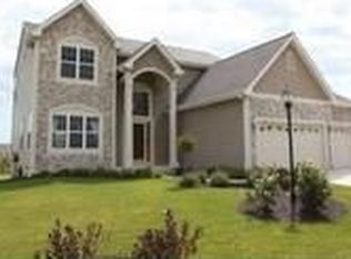 2360 Willow Pond Way, Grafton, WI 53024