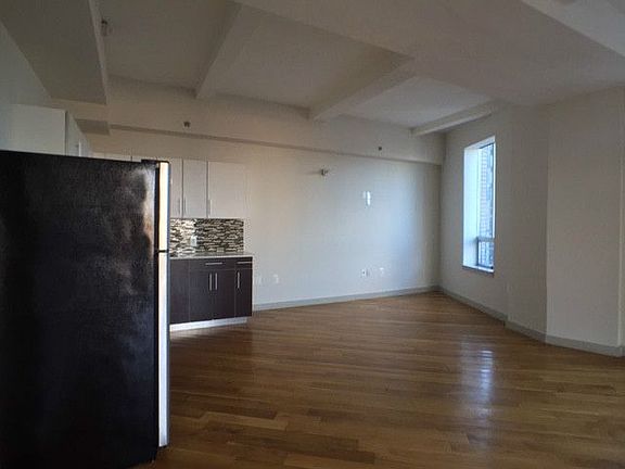 4th image of 2928 41st Ave APT 804