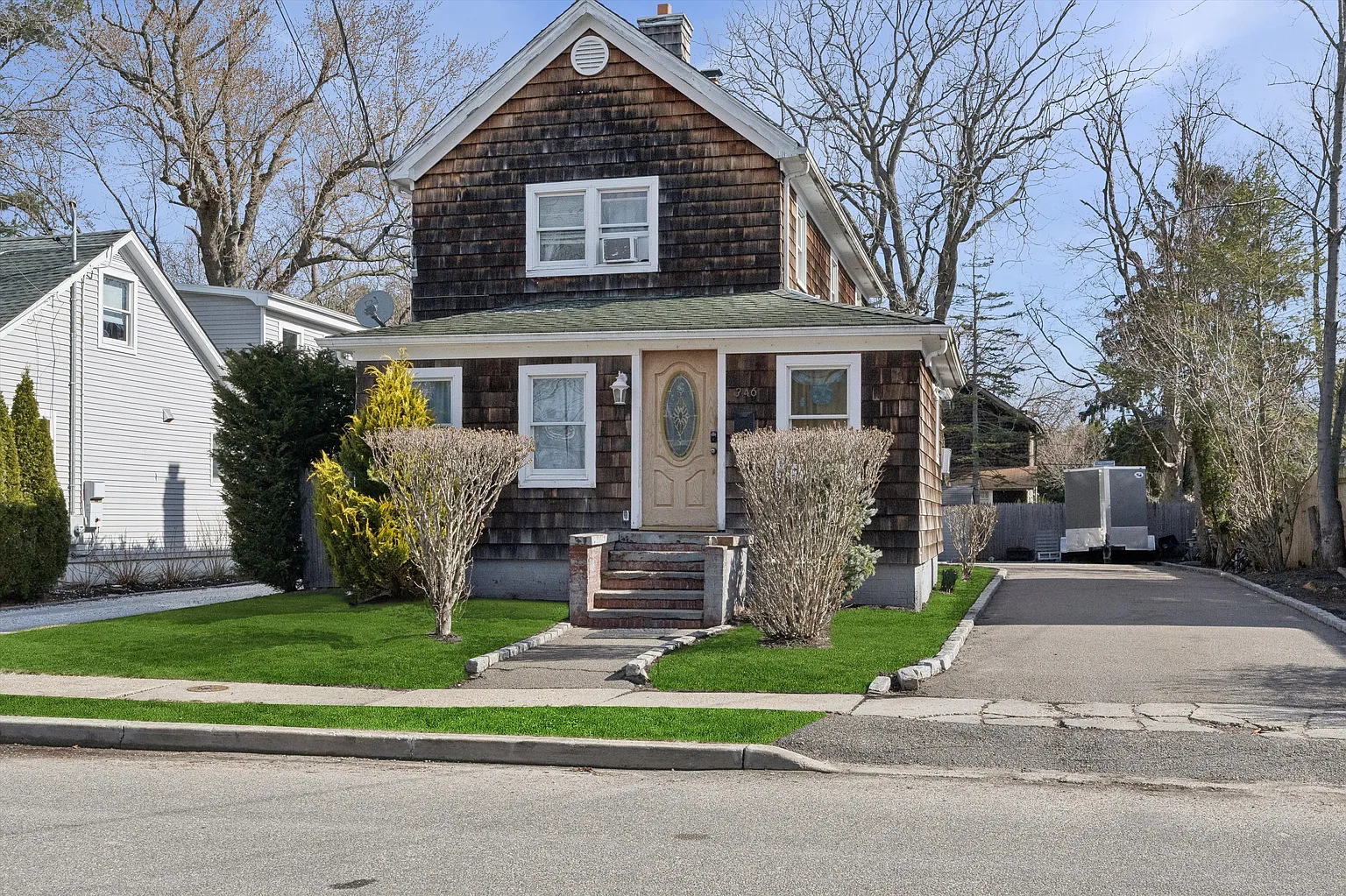 346 Maple Ave photo 1