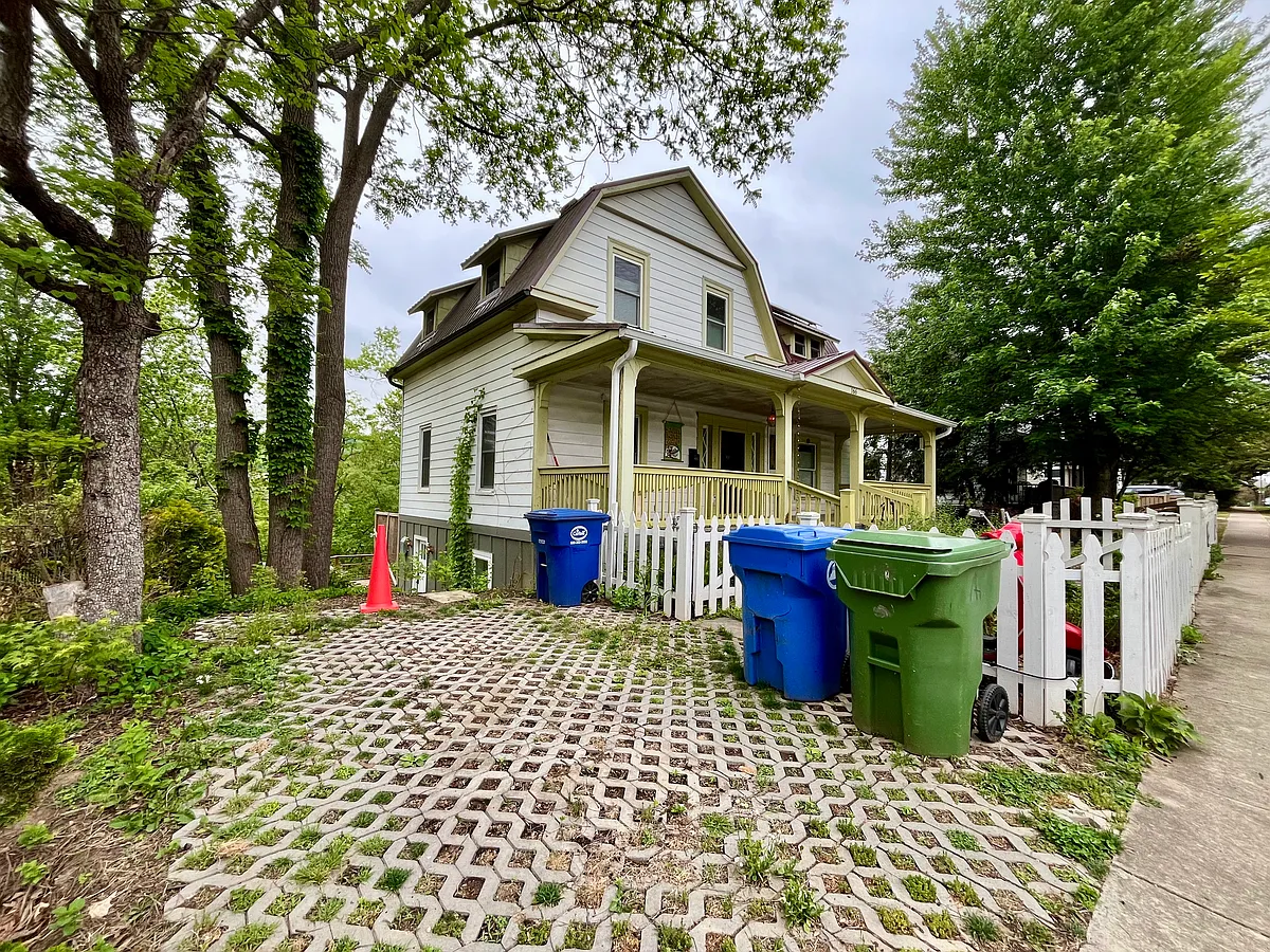 Building Photo - 166 S French Broad Ave