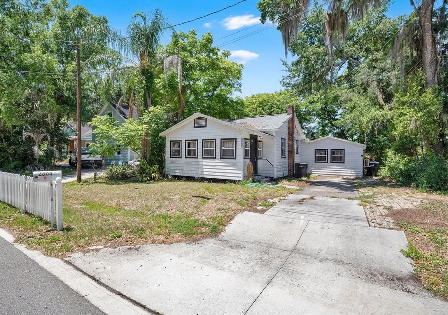 Cute Historic Bungalow — Photo 2