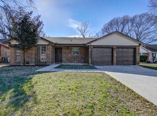 3906 Montego Dr, Baytown, TX 77521