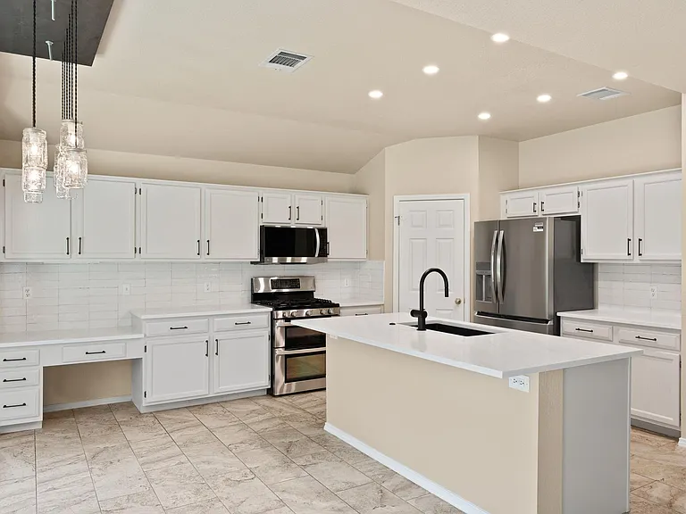 2104 Lobelia Dr — Photo 11