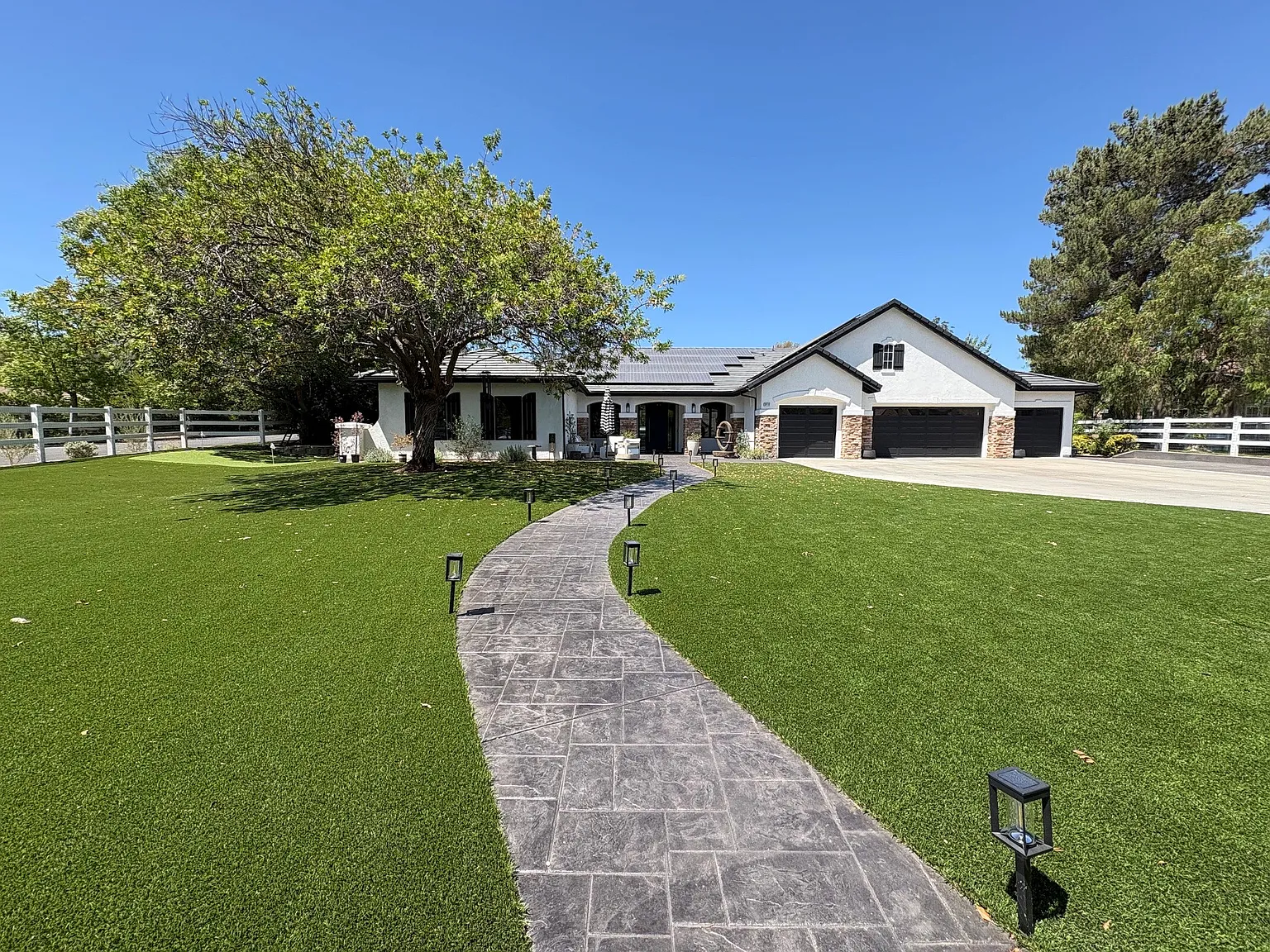 5 bed, 4337 sqft, $9,950 — Photo 1
