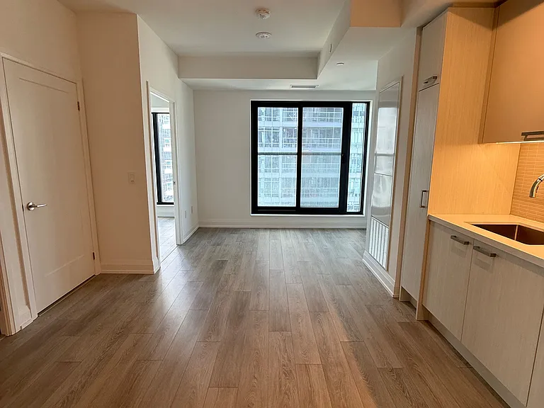 20 Soudan Ave #1208 — Photo 14
