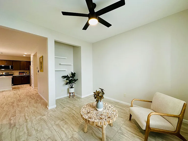 1436 E Basalt Dr — Photo 12
