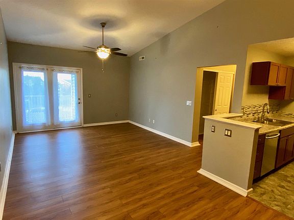 2nd image of 660 Friars Ln APT 11